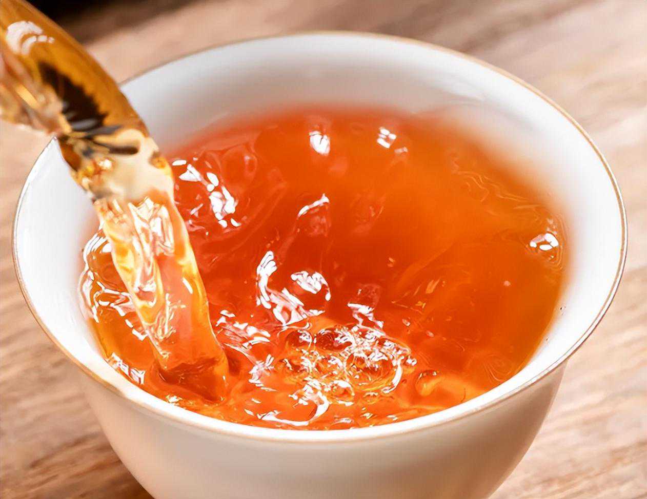 买茶时，学会这3个技巧，轻松挑到好喝实惠的纯天然好茶