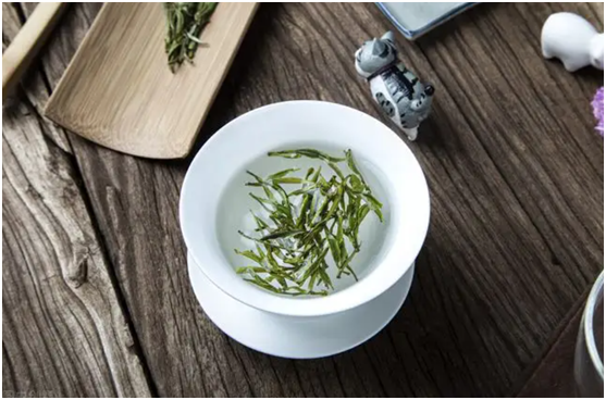 泡茶直接倒热水？怪不得难喝，学会3个技巧，都能泡出甘醇好茶