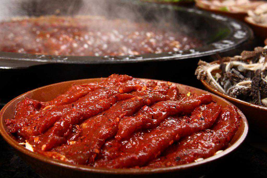 牛奶和红茶结合在一起，比珍珠奶茶还好喝，清凉解渴的网红系撞奶