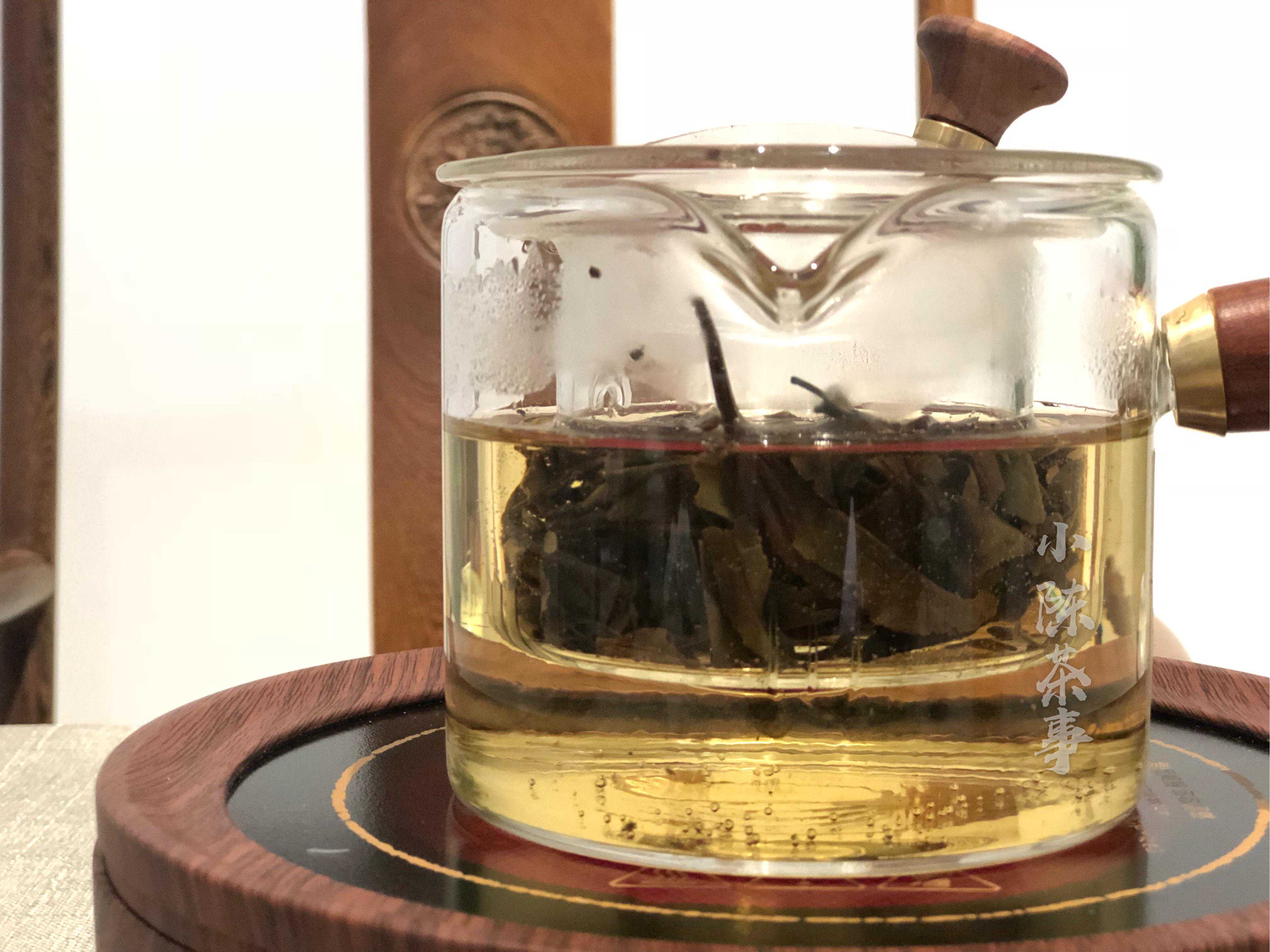 冬季宜煮老白茶，陶壶、铁壶、玻璃壶，谁才是贴心的煮茶壶首选？