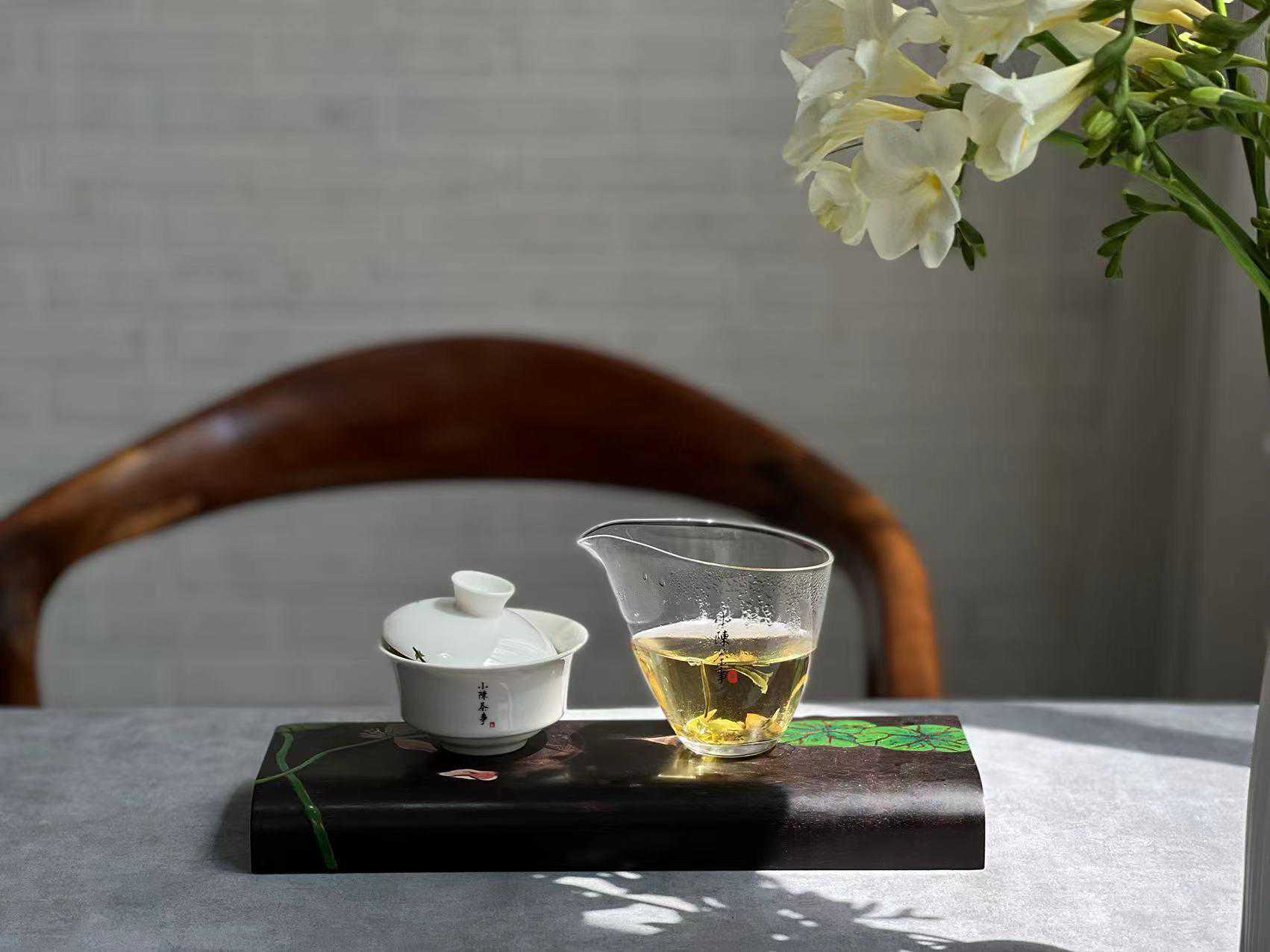 一个盖碗就要好几百块，直播间里一套茶具才99元，有没有猫腻？