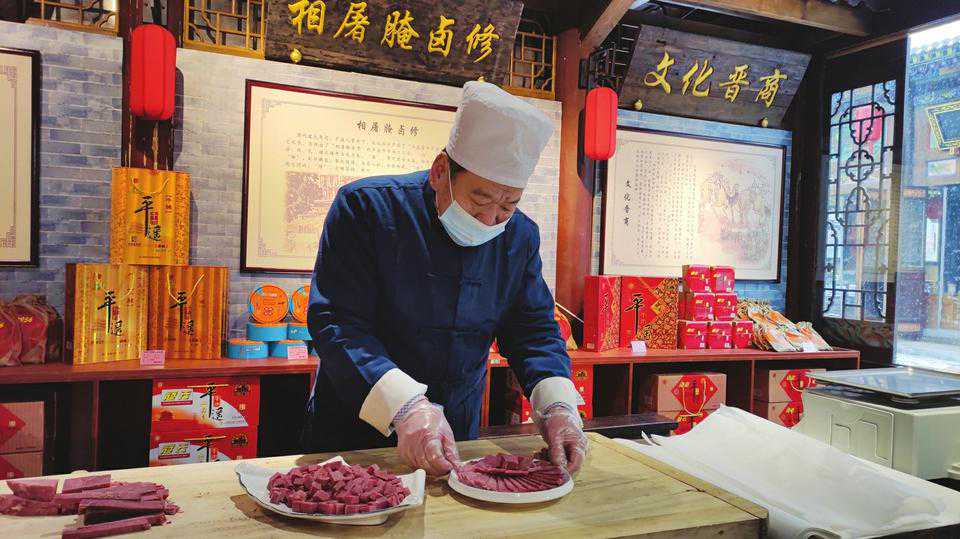 “平遥牛肉”招牌越擦越亮