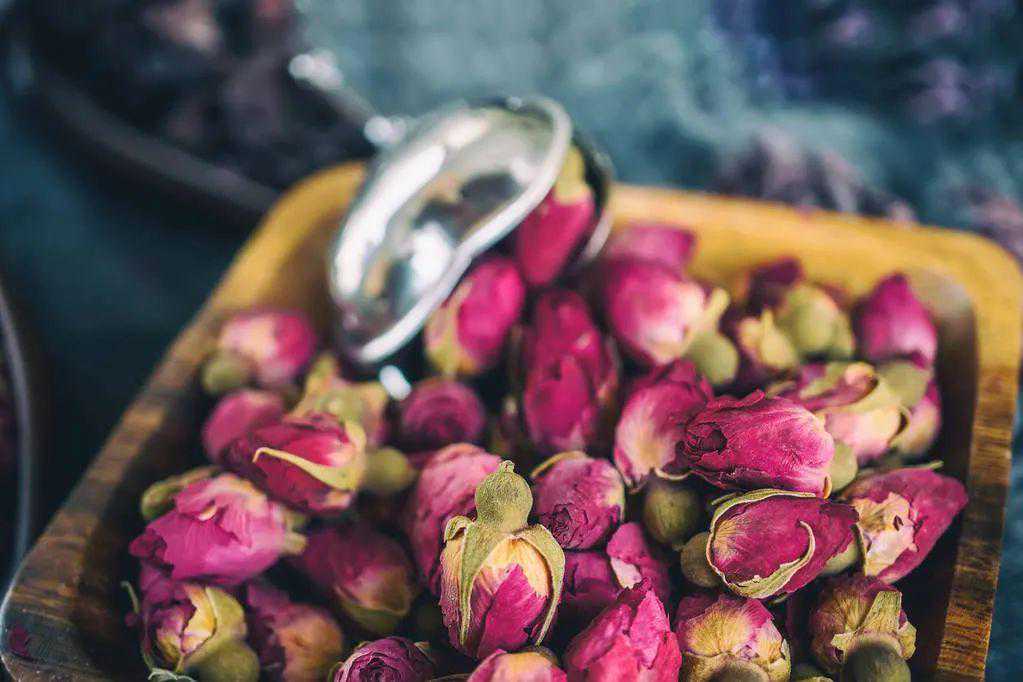 春天养生，必喝2杯花茶！1杯疏肝健脾、1杯祛湿清热，千万别错过