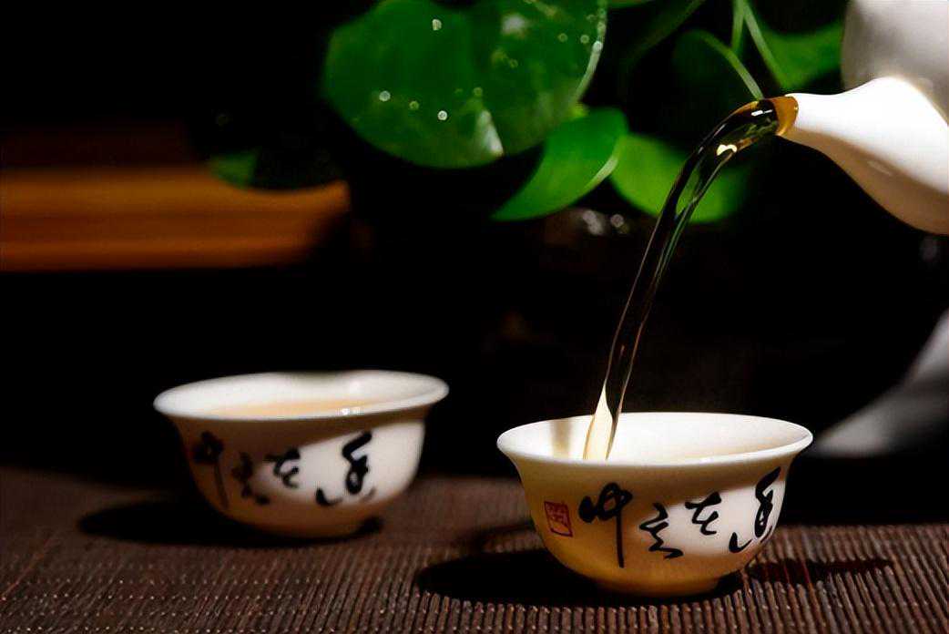 四季喝茶有讲究，一年四季应喝什么茶？一篇文章讲清楚，别喝错了