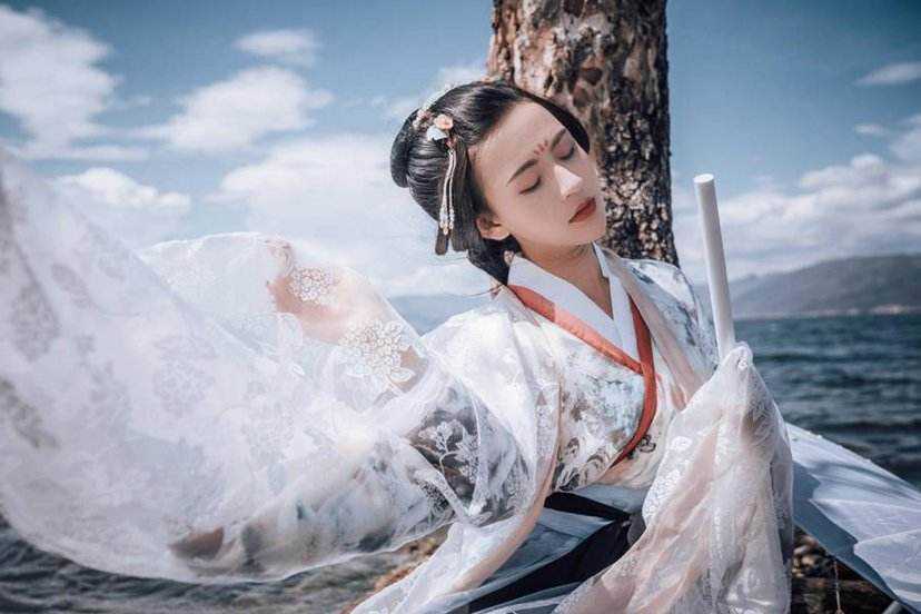 意境对联‖上联：提毫带韵书山水 ，请对下联