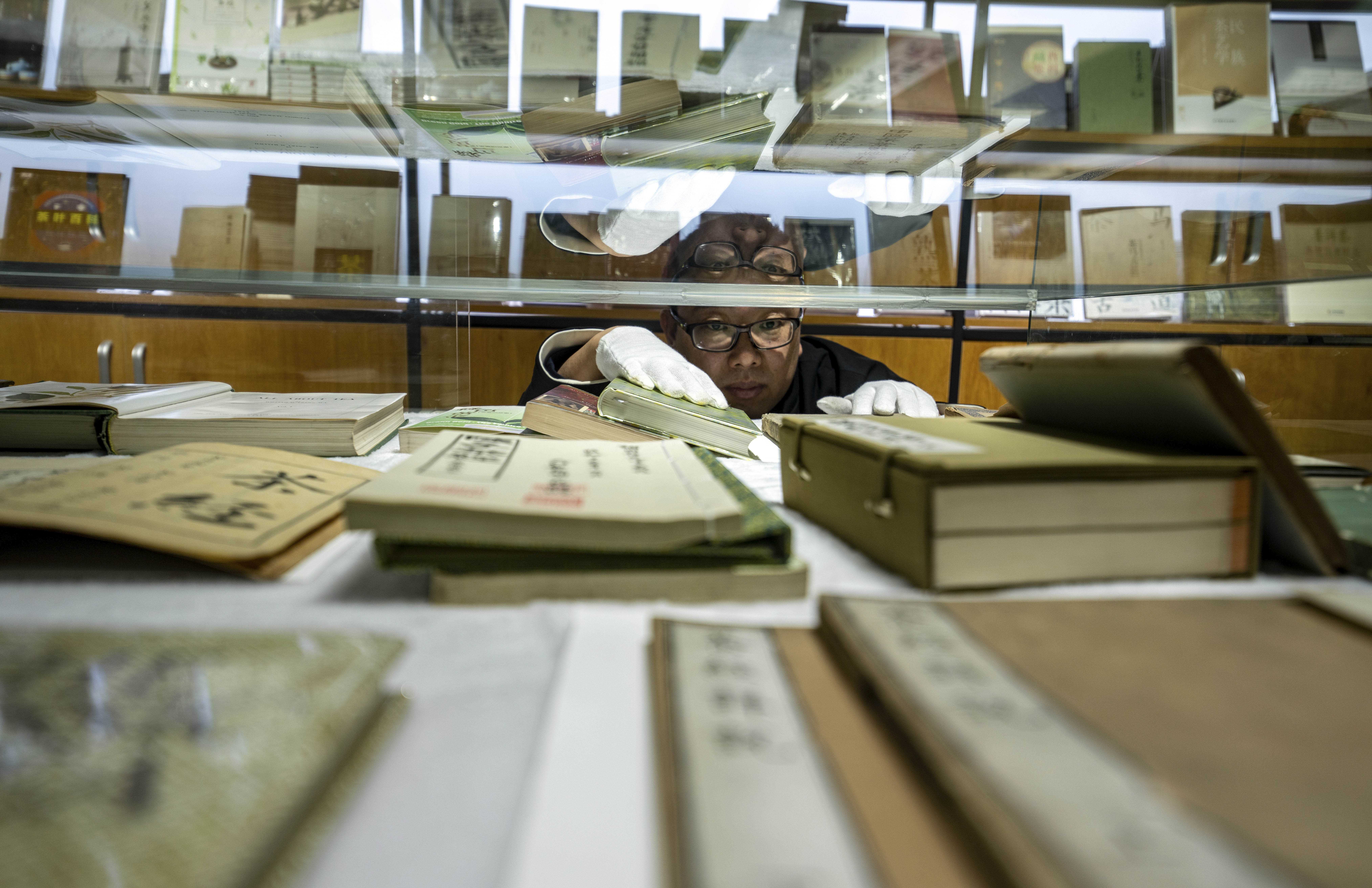 （图片故事）周重林和他的猫猫书店