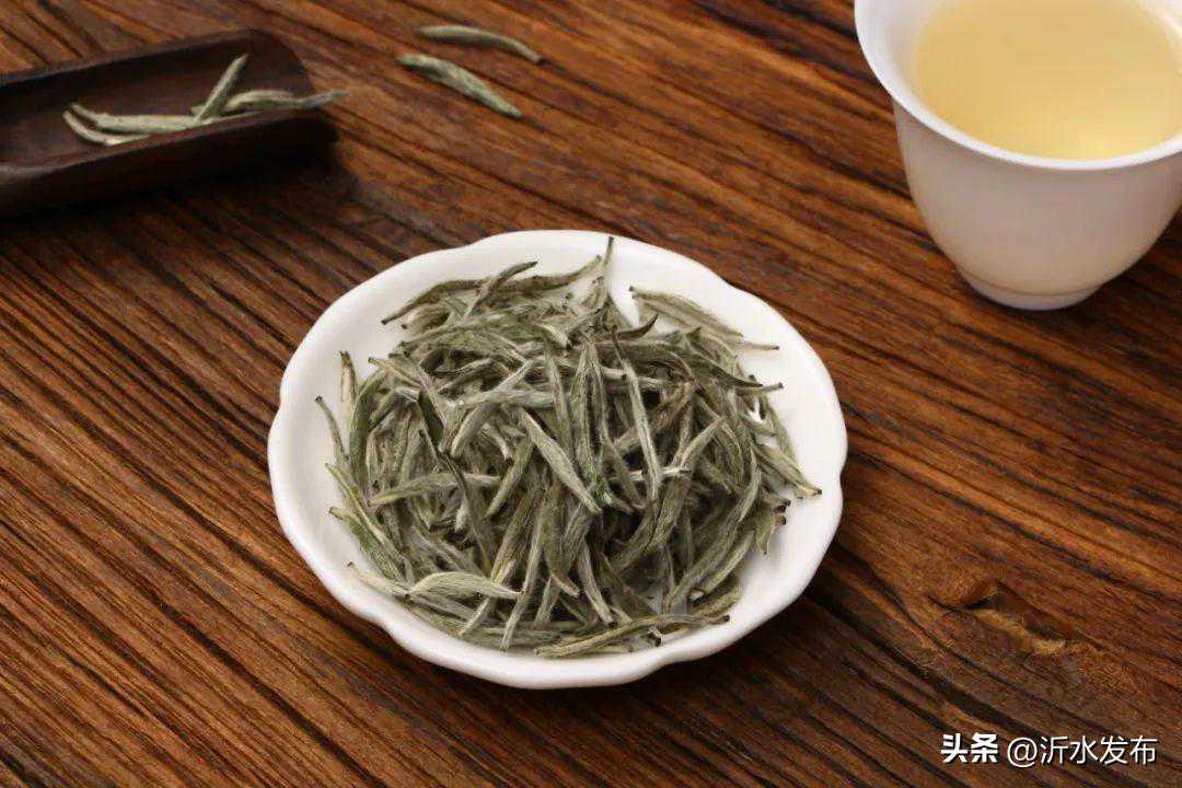 绿茶白茶黄茶红茶乌龙茶黑茶……傻傻分不清？一文了解→