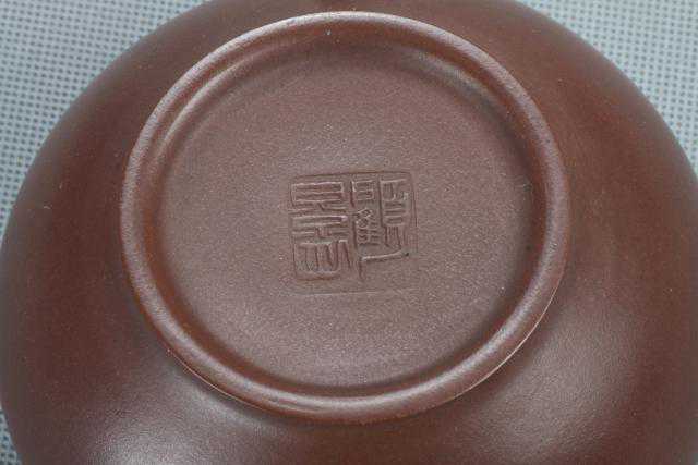 名家紫砂就一定有收藏价值？看准紫砂壶的这几个位置，教你轻松辨真伪！