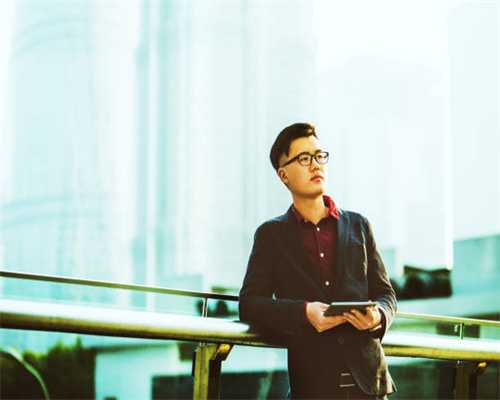 闫老师：40多年前，我们偷吃了您的大葱，您还给我准备了茶缸