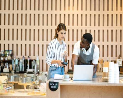 男子左腰胀痛伴浓茶色血尿3天 一查竟是结石在背后作祟