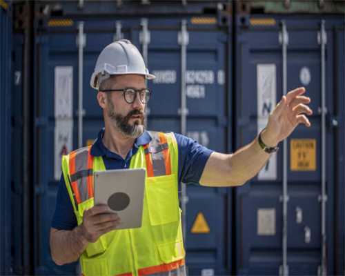 恶心！网红奶茶喝到一半 竟从嘴里扯出半个蟑螂