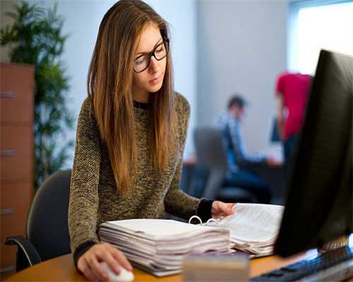 领导微信发“辛苦了”应该怎么回答？00后: 知道辛苦就去给我倒茶